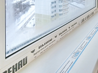 Запотевание конструкций остекления балкона в зимний период